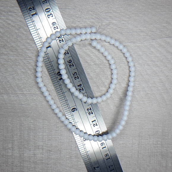 4mm White Glass 15-inch Strand #3 - Picture 4 of 4